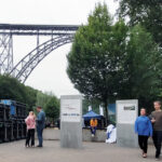 Neue Stelen an der Müngstener Brücke (Foto: Volker Schmid)